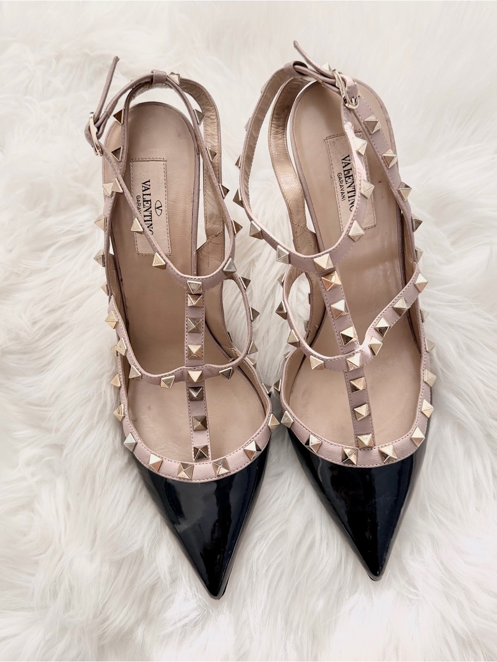 Valentino Garavani Rockstud 100mm Patent T-Strap Heels - Picture 4 of 10